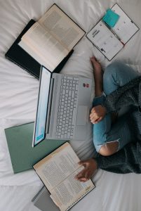 Back to Uni - Studying Online - Photo by Windows on Unsplash.