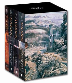 The Hobbit & The Lord of the Rings : 4 Paperbacks in Boxed Set : The Hobbit, The Fellowship of the Ring, The Two Towers, The Return of the King - J. R. R. Tolkien