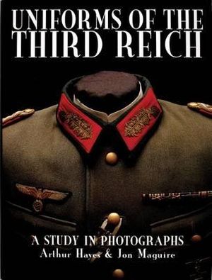 Uniforms of the Third Reich : A Study in Photographs - ARTHUR HAYES