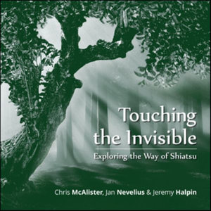 Touching the Invisible : Exploring the Way of Shiatsu - Chris McAlister