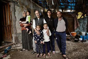 A Handful of Dust : Syrian Refugees in Turkey - Nalbandian Nish